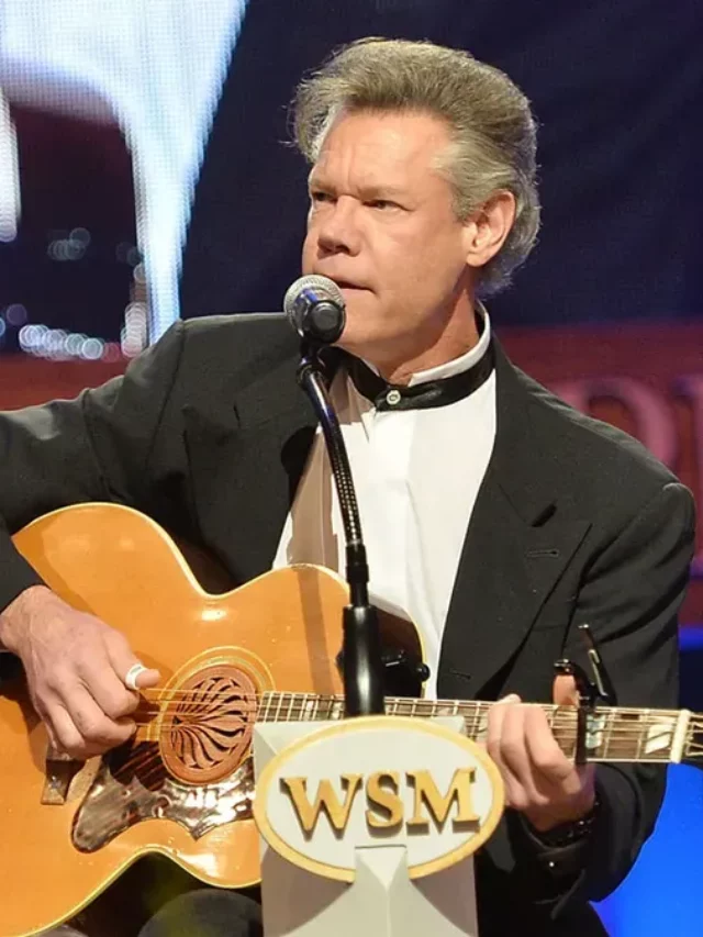 Country music performer Randy Travis has disclosed a potentially fatal medical ailment.