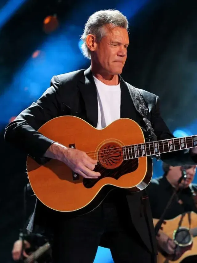 Country music performer Randy Travis has disclosed a potentially fatal medical ailment.